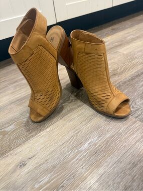 Tan Open-Toe Perforated Block Heel Booties - Women